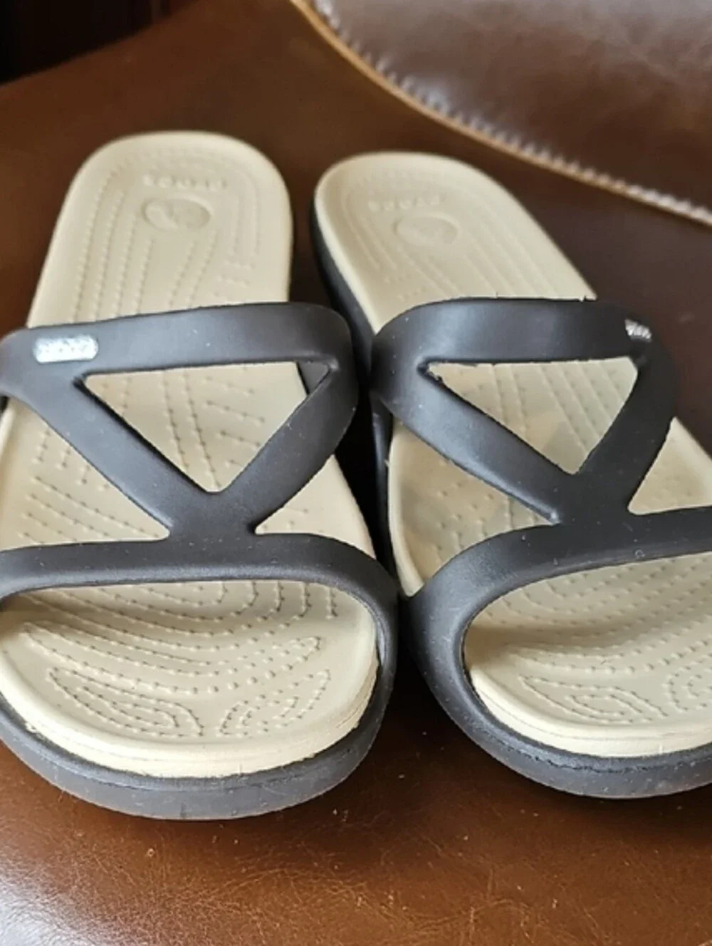 Crocs Patricia II Brown Tan Strappy Wedge Sandals Women’s Size 10